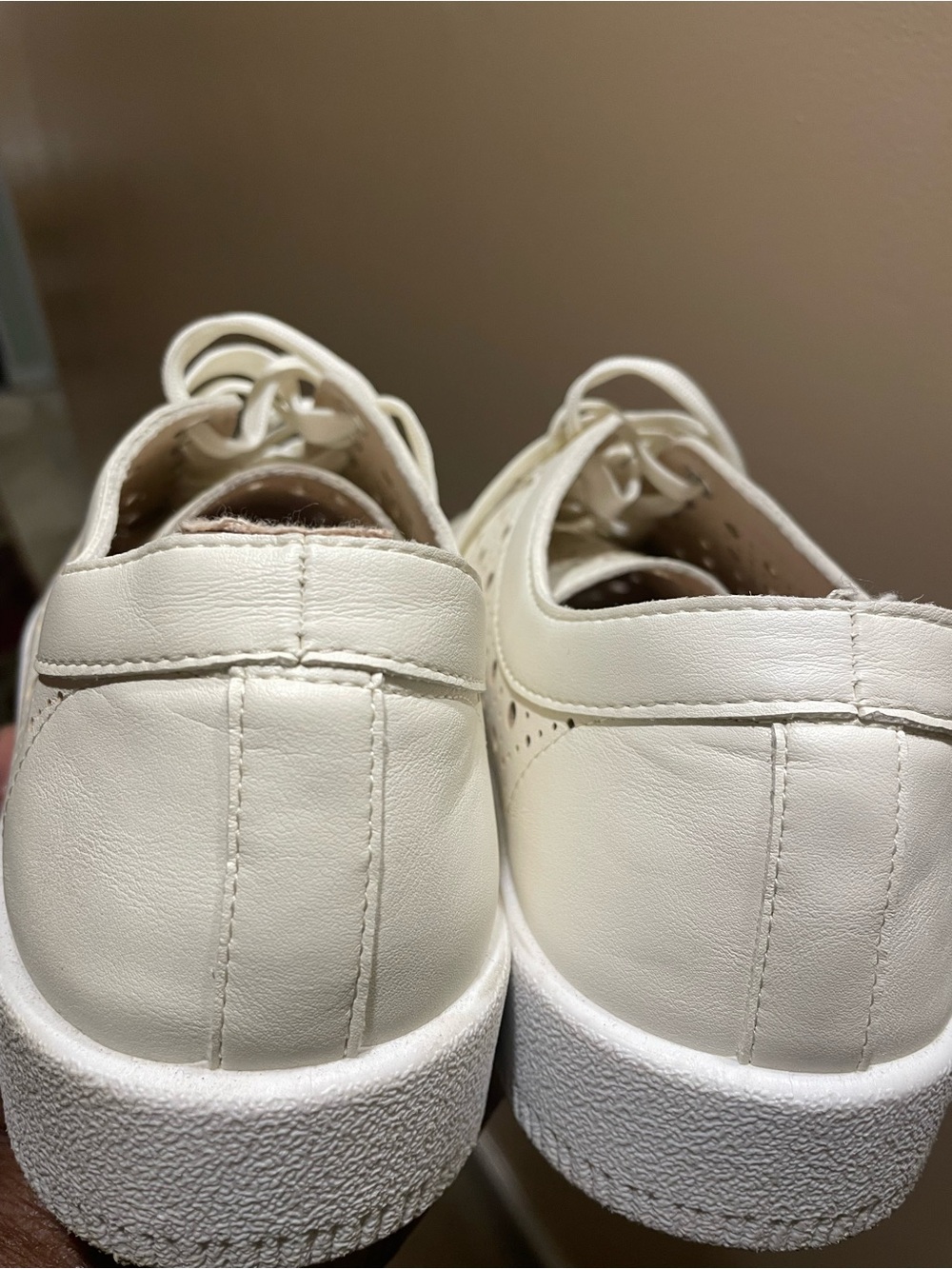 Dolce Vita White Perforated Lace-Up Sneakers. Size 9 - Picture 8 of 9